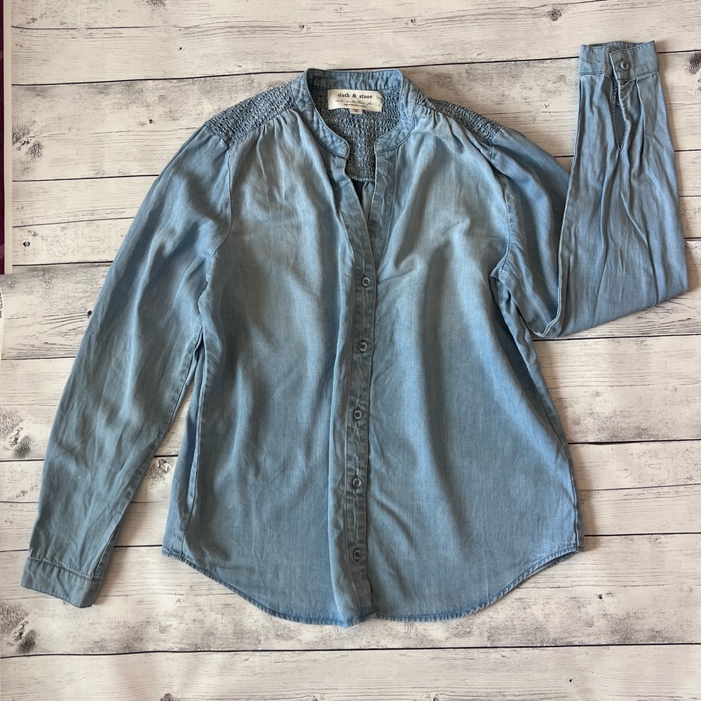 Women’s chambray cloth and stone by Anthropologie size medium button down top